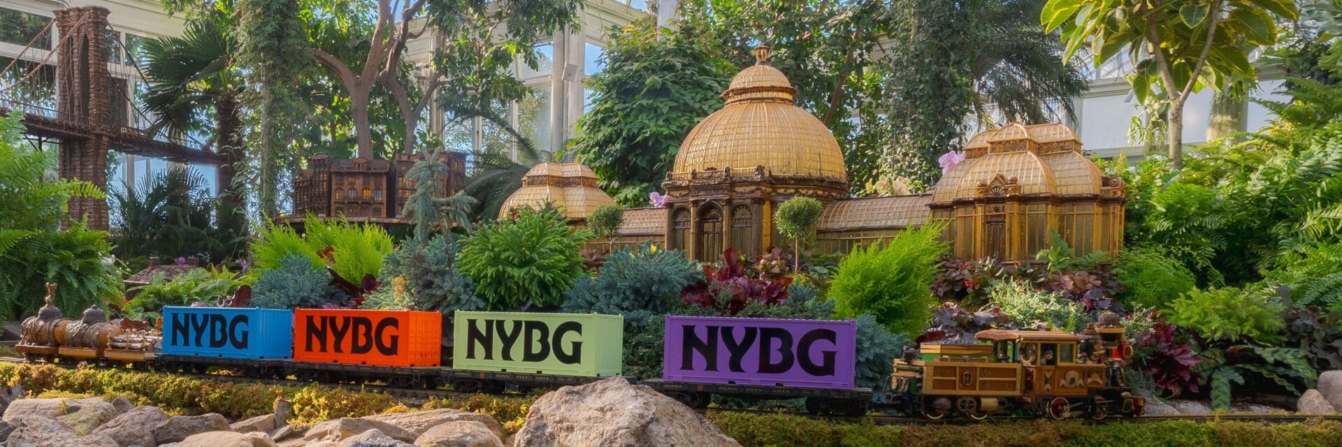 NYC Winter Activities : Explore the Holiday Train Show at NYBG